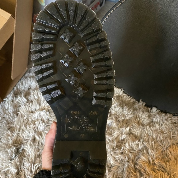 NOT FOR SALE, DO NOT BUY. WANTING TO MAKE SURE THESE ARE LEGIT PLEASE. Jadon. - Picture 5 of 11